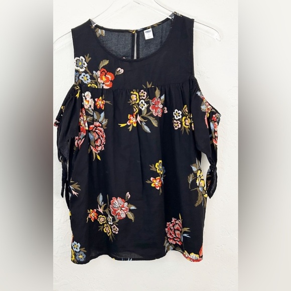 Old Navy Women's Cold Shoulder Black Floral Top Size Large EUC - Picture 1 of 6